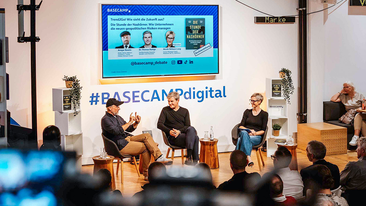 Ansgar Baums, Dr. Thomas Ramge und Nicole Nehaus-Laug beim Basecamp Trend2Go! Event. Link führt zum Flickr Album.