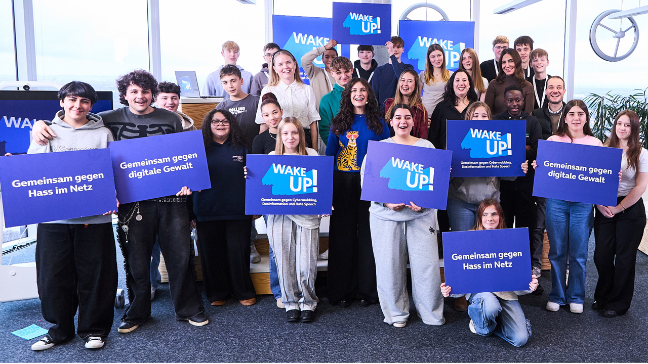 Schulklassen im o2 Tower und hunderte Schüler im Livestream sprachen über Erfahrungen und den Umgang mit digitaler Gewalt