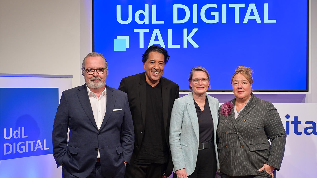 Prof. Dr. Christian Schertz, Cherno Jobatey, Dr. Stefanie Hubig und Valentina Daiber beim UdL Digital Talk. Link führt zum Flickr Album.
