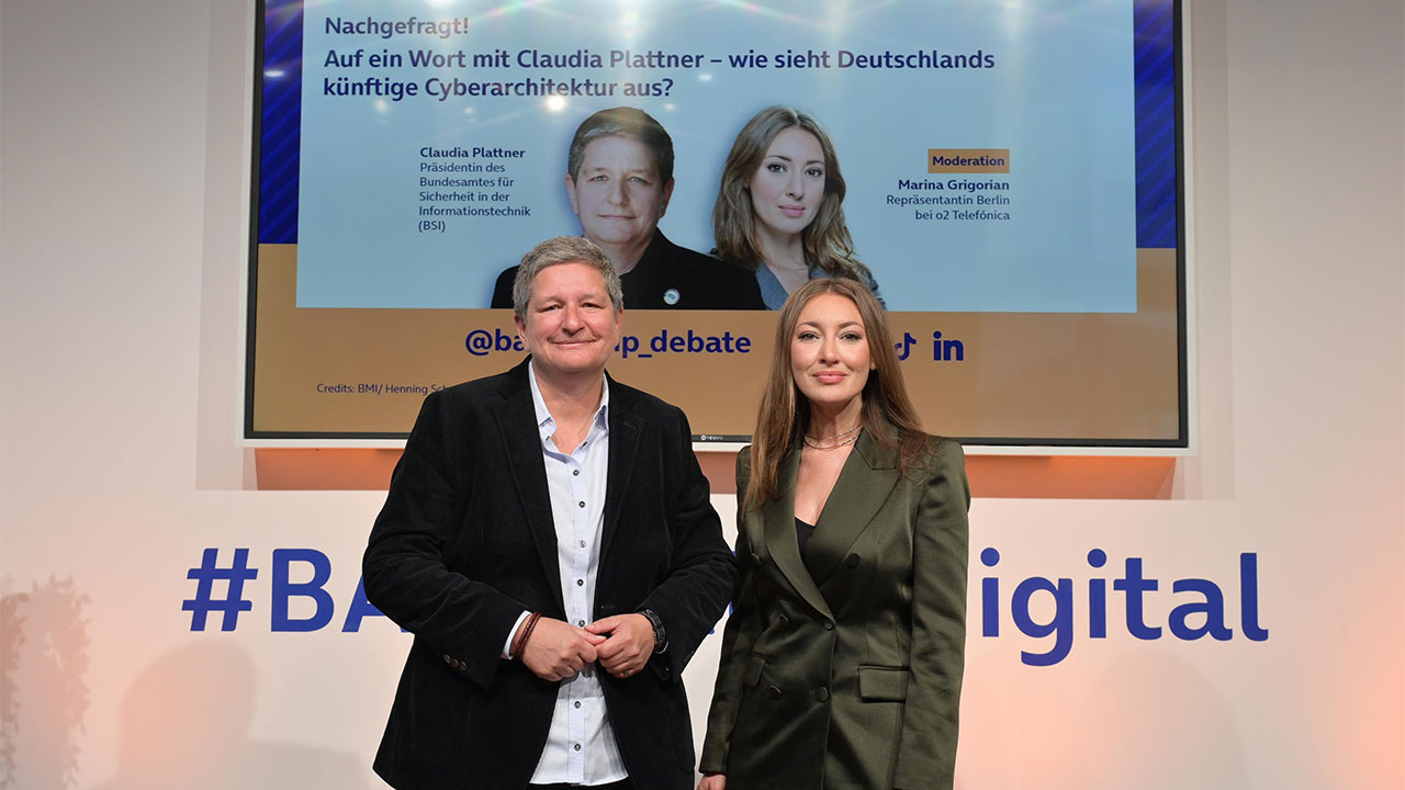 Claudia Plattner und Marina Grigorian beim Nachgefragt! Event. Link führt zum Flickr Album.