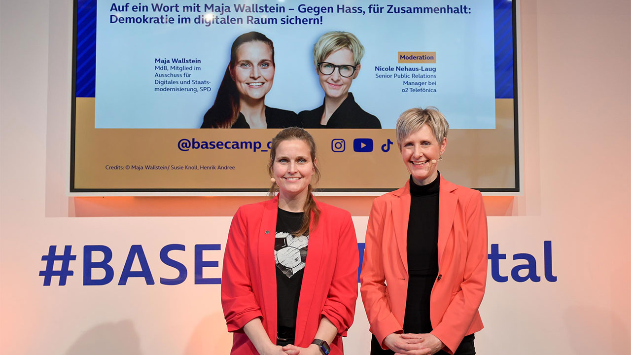 Maja Wallstein und Nicole Nehaus-Laug beim Nachgefragt! Event. Link führt zum Flickr Album.