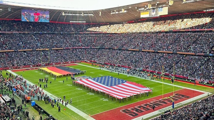 O2 Mobile Football Mobile Datennutzung während des Football-Spiels in München: Tom Brady ...